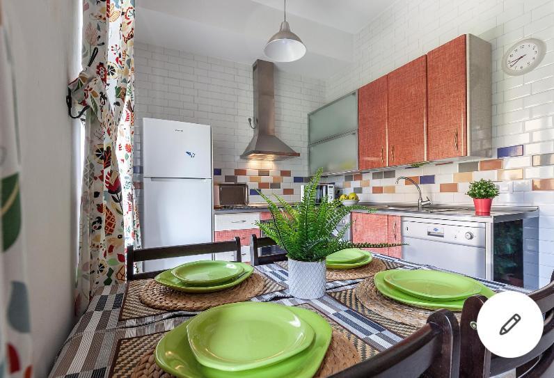 Violeta Apartment With Cozy Balcony Sevilla Exterior foto