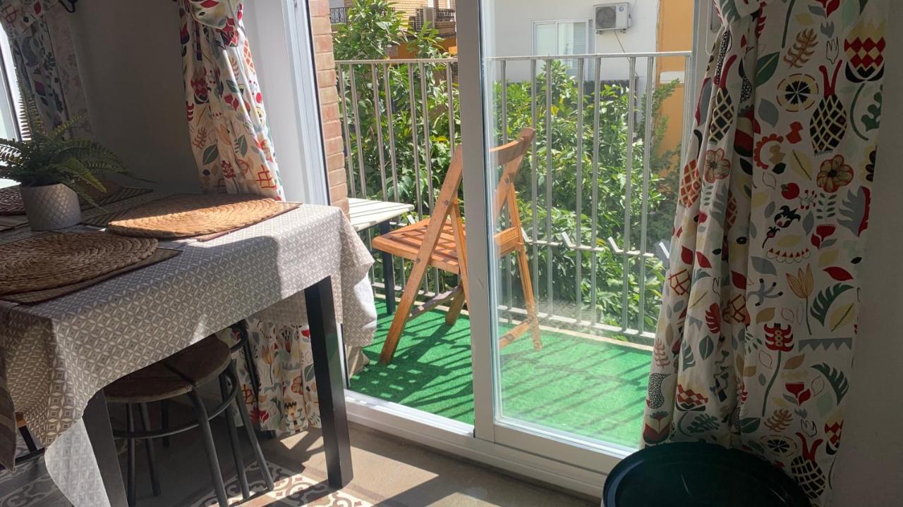 Violeta Apartment With Cozy Balcony Sevilla Exterior foto